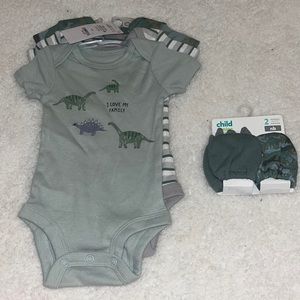 Carters Newborn gift set